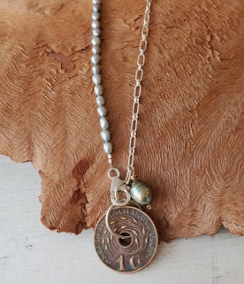 Blue pearl silver chain Nederland coin necklace on wood